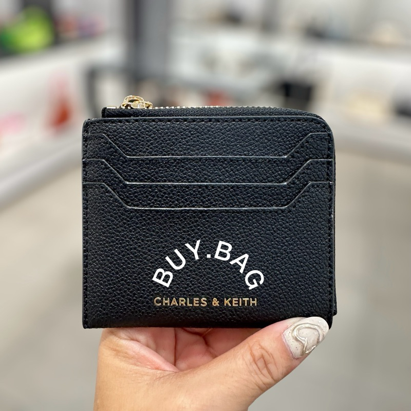 CHARLES & KEITH : มีโค้ดลด30% CK6-30770417-1 Circe Stitch-Trim Zip Around Card Holder กระเป๋าใส่บัตร ของแท้จากช็อป