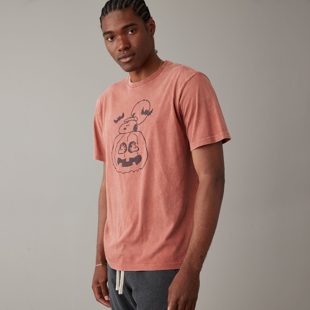 American Eagle เสื้อยืดผู้ชาย G SNOOPY HALLOWEEN 3RD PARTY SS SET IN TEE สี RUST - 017-3240-211