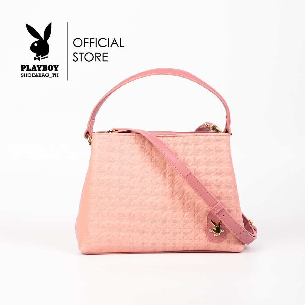 Playboy:Pudding Pouch Bag กระเป๋าสะพายข้างผู้หญิง รหัสST-B242PB568 ดีไซน์ทรงตระกร้าลายหนังชิโนริ มี 2 สี สีชมพูและครีม