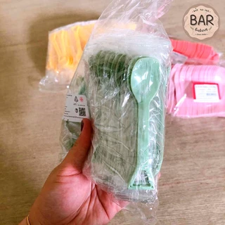 ช้อนตักขนมหวาน ขนาด 10.5 ซม. มีแบบซีลถุง/ไม่ซีล ผลิตจากเม็ดพลาสติกคุณภาพดี มีให้เลือกหลายสีสันสดใส น่ารักสุดๆ สมัยใหม่