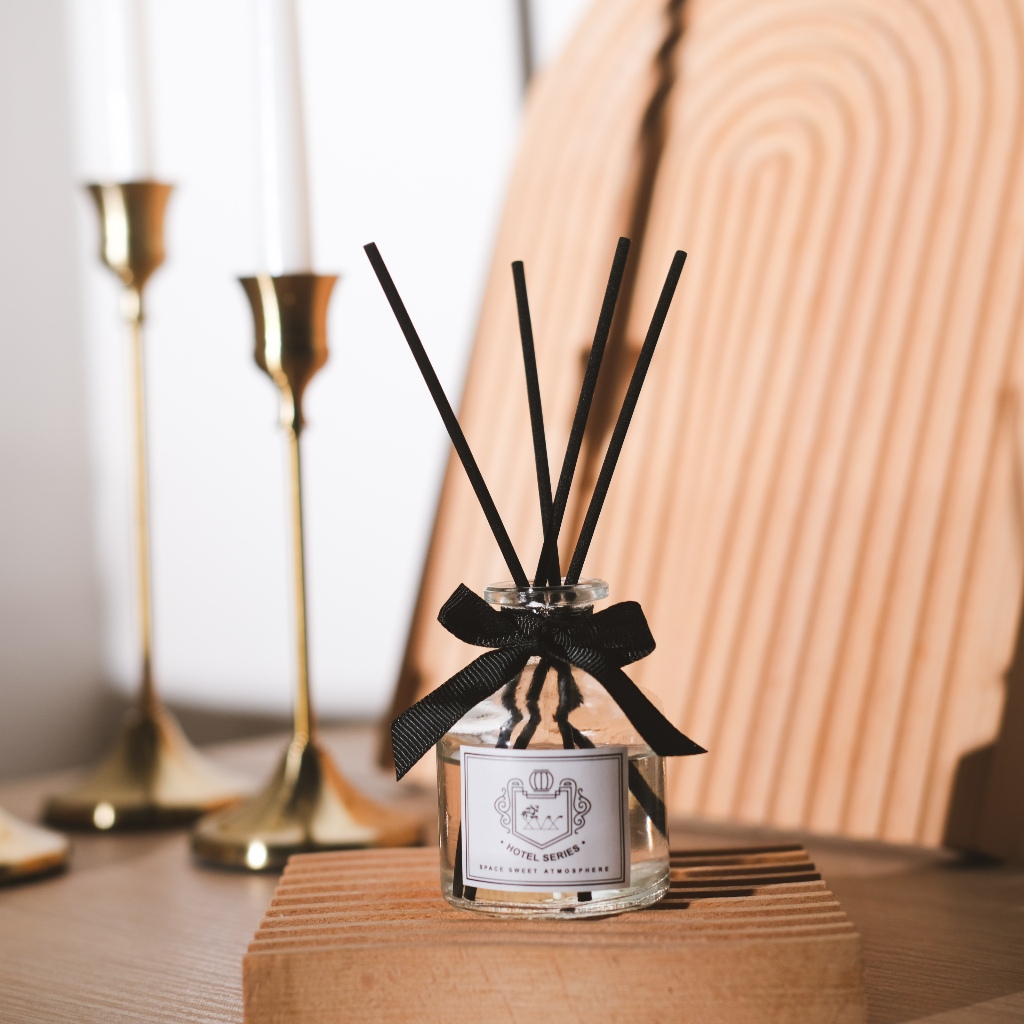 XVX ก้านน้ำหอม น้ำมันหอมระเหย ก้านไม้หอมปรับอากาศ 50มล (004) พร้อมกล่อง