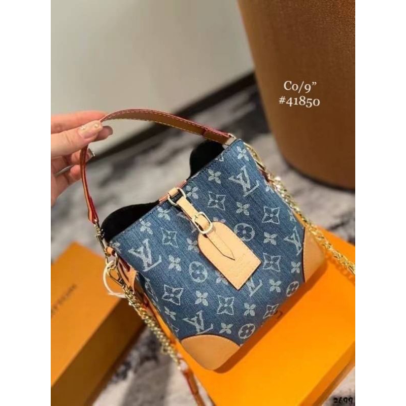 พร้อมส่ง กระเป๋าสะพายข้าง ผู้หญิง ยีนส์ ขนาด 9 นิ้ว LV crossbody bag