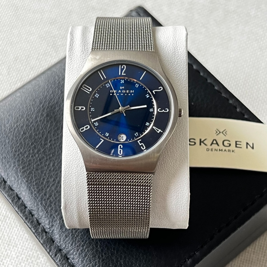 Skagen นาฬิกาควอตซ์นำเข้าของแท้ การออกแบบมินิมอลแบบเดนมาร์ก หน้าปัดสีน้ำเงิน