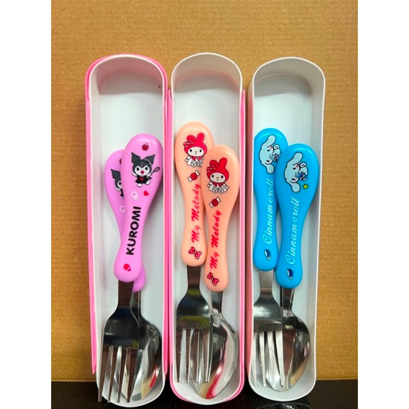 ชุดช้อนส้อมเด็กลายการ์ตูนลายน่ารักๆๆ งานสวยสามารถพกพาไปโรงเรียน หรือใช้ที่บ้าน***สินค้าพร้อมส่ง*** (เลือกลายได้เลยจร้า)