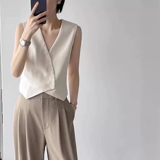 AVARA VEST เสื้อกั๊กแขนกุด แต่งกระดุมผ่าหน้า เนื้อผ้าดีมีซับใน