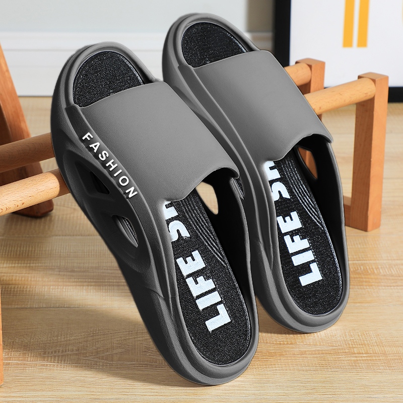 Walkon รุ่นฮิต รองเท้าแตะแฟชั่นผู้ชายทรงสปอร์ต รุ่นนี้งานดีมาก พื้นนิ่มใส่สบาย มีหลายสีให้เลือก แมทช์ง่าย ใส่สีไหนก็ให้ล
