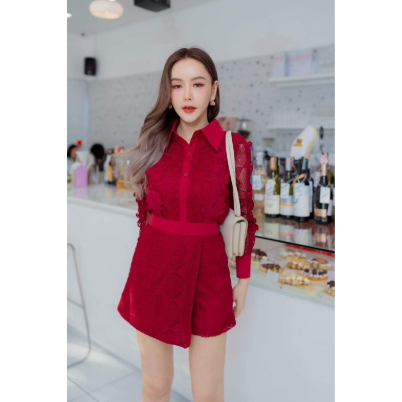 (S) พร้อมส่ง🌷ชุดเซท 2 ชิ้น เสื้อคอปกแขนยาวกับกระโปรงกางเกงลูกไม้สีแดง งานป้าย SN Brand แท้ มือ1 ป้าย
