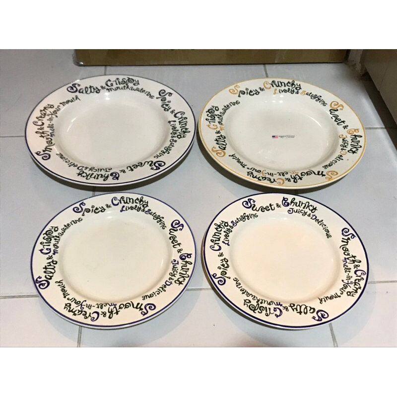 จานกระเบื้องใส่อาหาร ขนาด 8 และ 10 นิ้ว อย่างละ 2 ใบ ยี่ห้อ Mister Donuts USA มือสองญี่ปุ่น (สภาพ 98