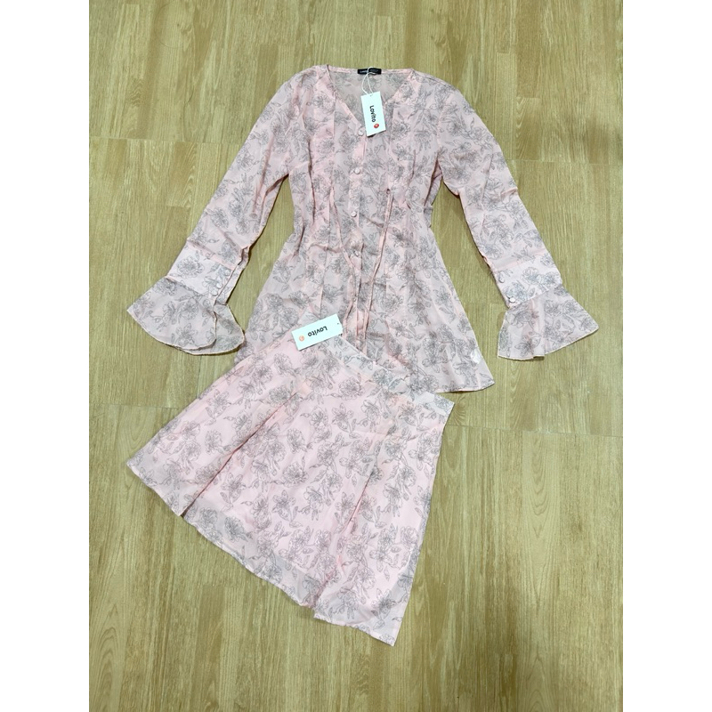 ชุดเซ็ท เสื้อ+กระโปรง ป้ายห้อยLovito