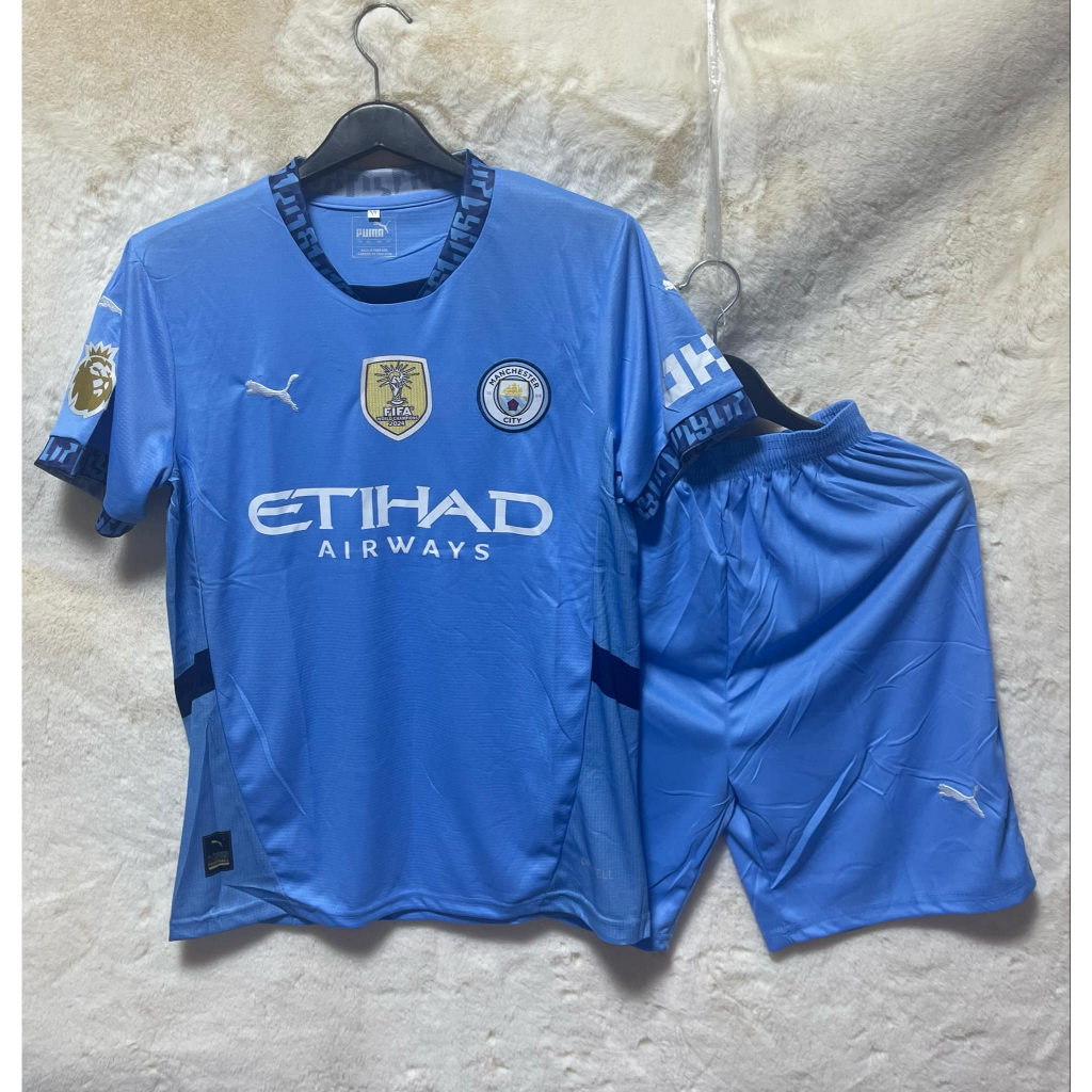 ชุดฟุตบบอล แมนซิตี รุ่นใหม่ลา่าสุด 2024/25 ซื้อครั้งเดียวได้ทั้งชุด (เสื้อ+กางเกง)