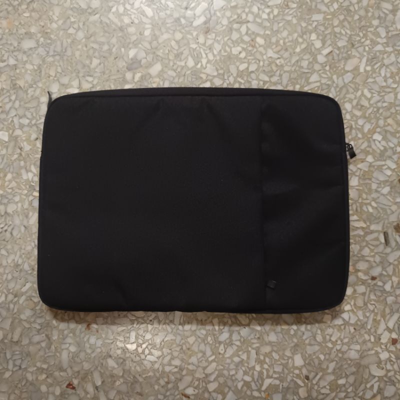 กระเป๋ากันน้ำอย่างดี ตรา UPERFECT เหมาะสำหรับใส่จอ 15.6 นิ้ว และ 18.0 นิ้ว