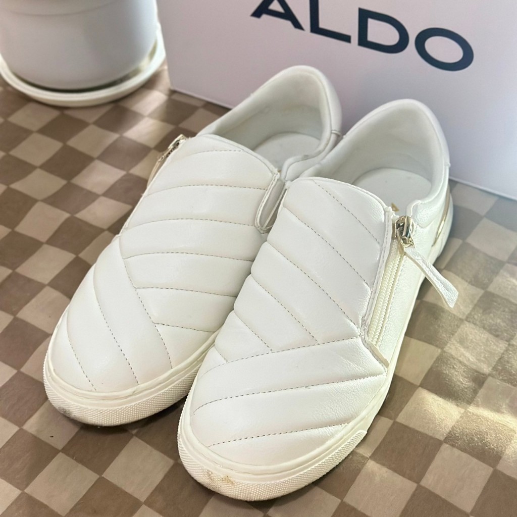 รองเท้า ALDO รุ่น Jillian สีขาว แต่งอะไหล่สีทอง (มือสอง) แท้จากช็อป