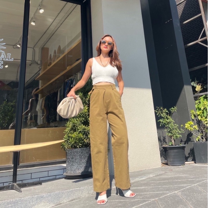 กางเกงขายาว ทรงกระบอก จากร้าน knockknockth