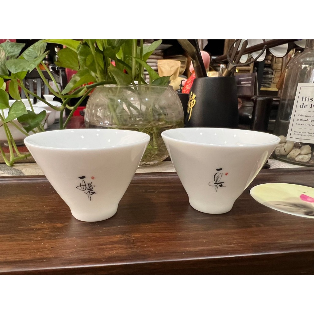 ถ้วยน้ำชาสีขาว  茶杯 Tea Cup