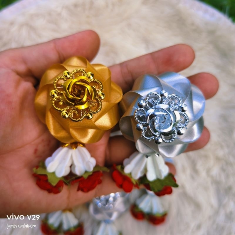 เหรียญโปรยทานตัวเปล่า พวงมาลัยจิ๋วเงินทอง 20 ชิ้น งานตัวเปล่า แถมซองใส