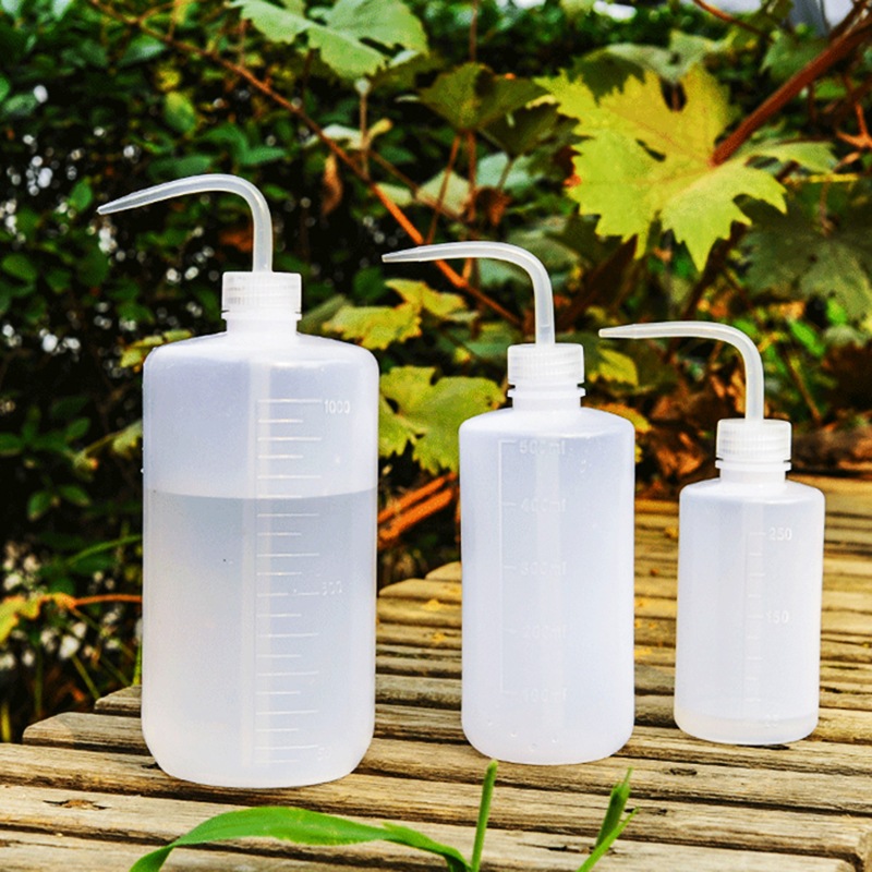 ขวดบีบพลาสติกหัวโค้ง กระบอกฉีดน้ำ ขวดรดน้ำ กระบอกฉีดน้ำ ขวดบีบ ขนาด 250 ml  500 ml  1000 ml