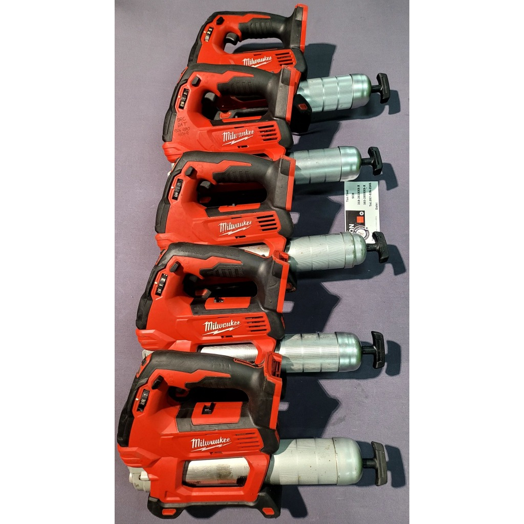 เครื่องอัดจารบีไร้สาย Milwaukee M18 2646