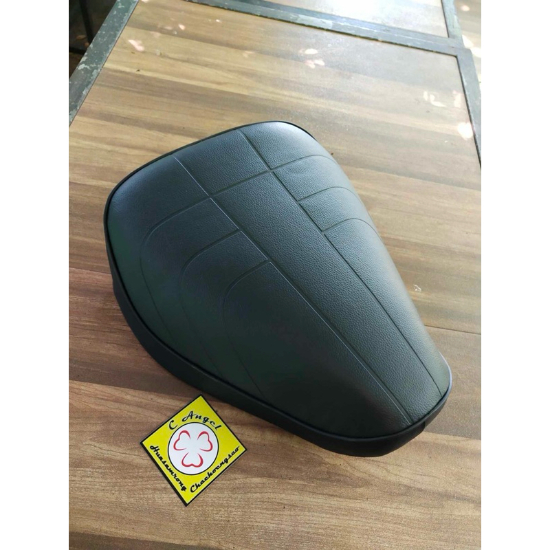 เบาะเดี่ยวทูโทน ลายตัวที ใส่กับตะแกรงบรรทุก รุ่น C70k2 C50 C90 C700 C900 Dream Super Cub50 Custom50 (รถถังรวม)