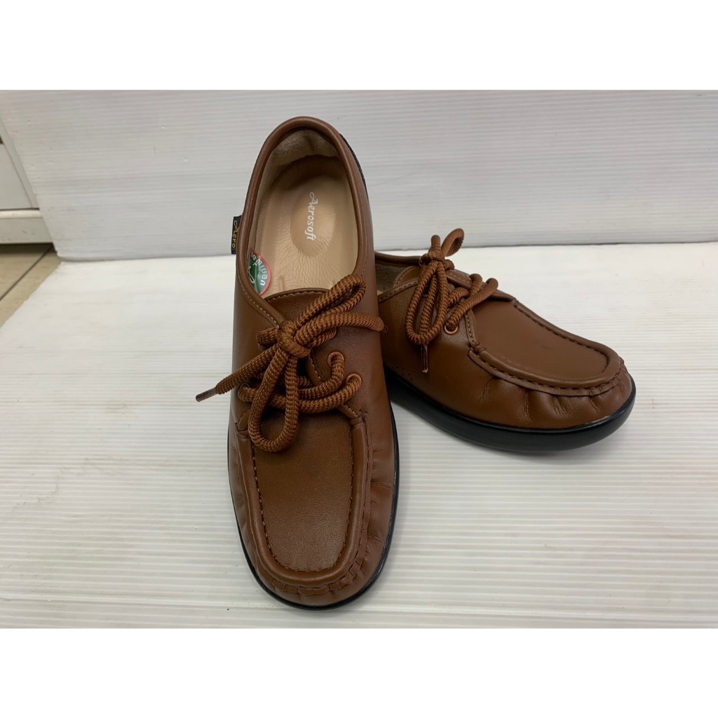 รองเท้าลูกเสือครูหญิง หนังสีน้ำตาล แบบเชือก Aerosoft [9092]