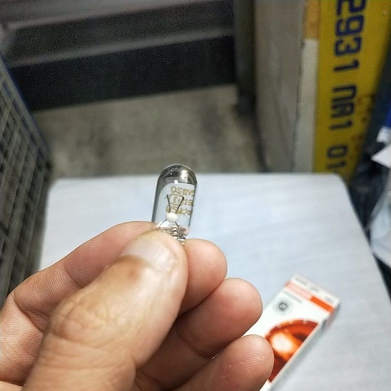 หลอด เสียบ T10  osram 5 w ใส 1กล่อง 10ดวง