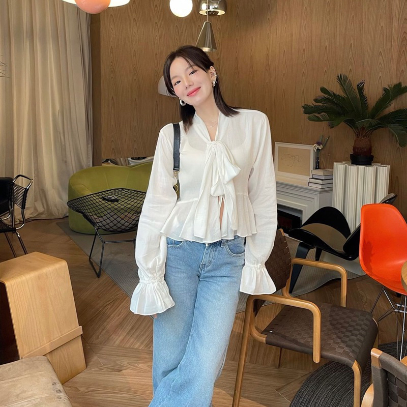 รีสต็อกพร้อมส่ง Tulla.more / Thauy fu (ถ้วยฟู ) เสื้อครอบระบายหน้า ผูกคอโบว์หรือปล่อยริ้ว
