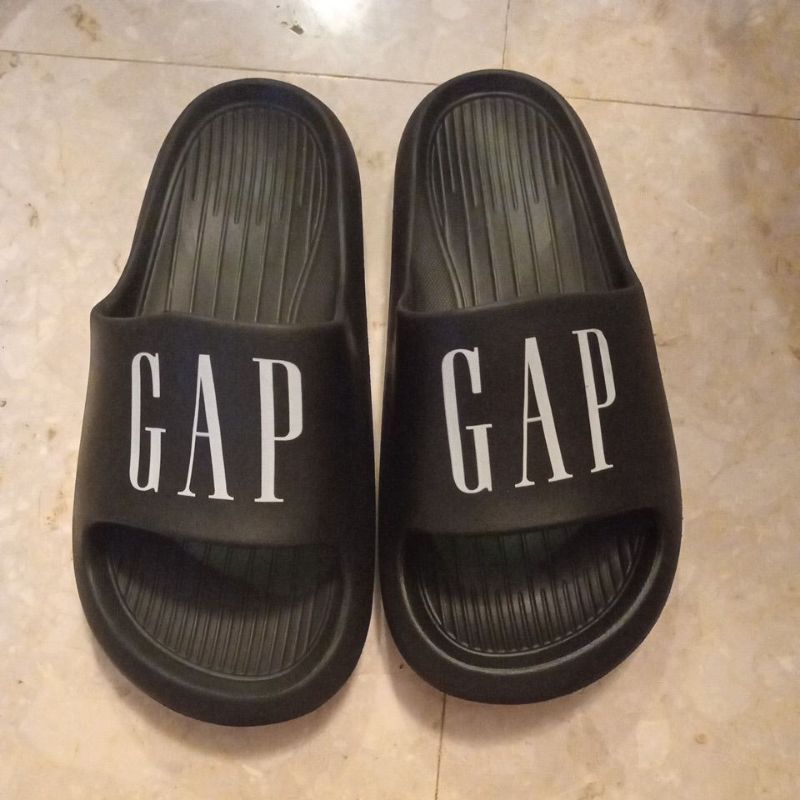 รองเท้าแตะยี่ห้อ GAP แท้ (มือสอง)