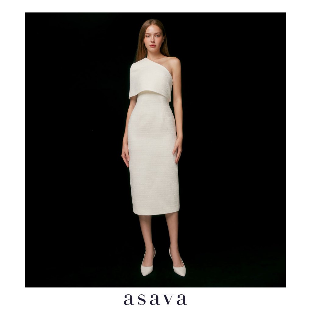 [asava aw23] Larentia Tweed One-shoulder Cape Dress เดรสผู้หญิง ไหล่เดียว แขนเคป ทรงตรง แต่งหนุนหัวไหล่ ผ่าหลัง ซิปข้าง