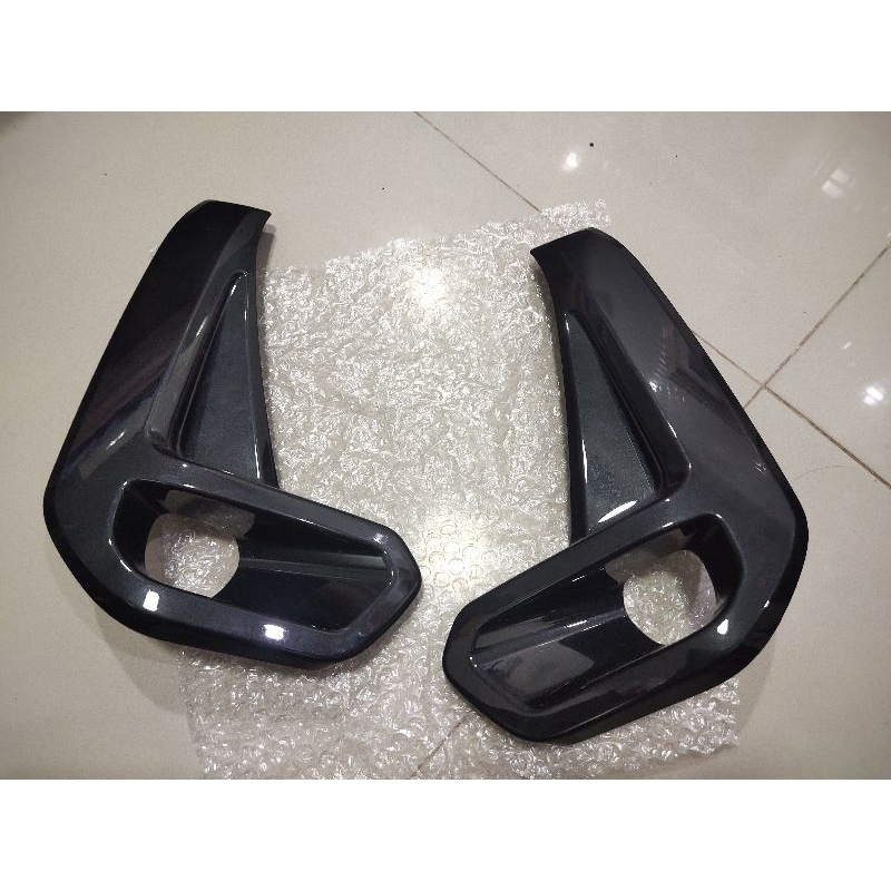 ฝาครอบไฟตัดหมอก revo  ของแท้