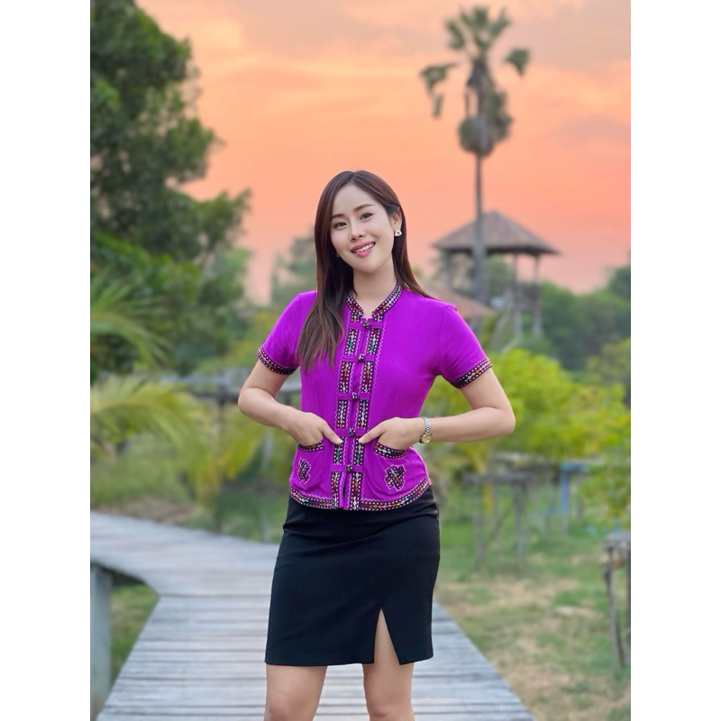 (พร้อมส่ง)เสื้อพื้นเมืองผู้หญิง เสื้อทำงาน เสื้อผ้าไทย เสื้อผ้าทอมือ100%