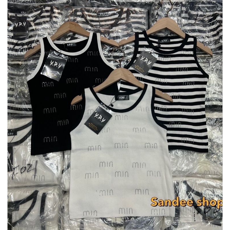 พร้อมส่ง เสื้อกล้ามไหมพรมปักโลโก้แบรนด์สุดหรูเพชรวิ้งๆทั้งตัวงานสวยดูดีใส่แมทกับอะไรก็สวยงานป้ายypy
