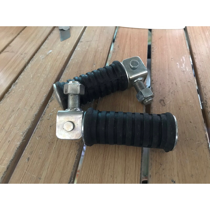 พักเท้าหลัง yamaha dt100