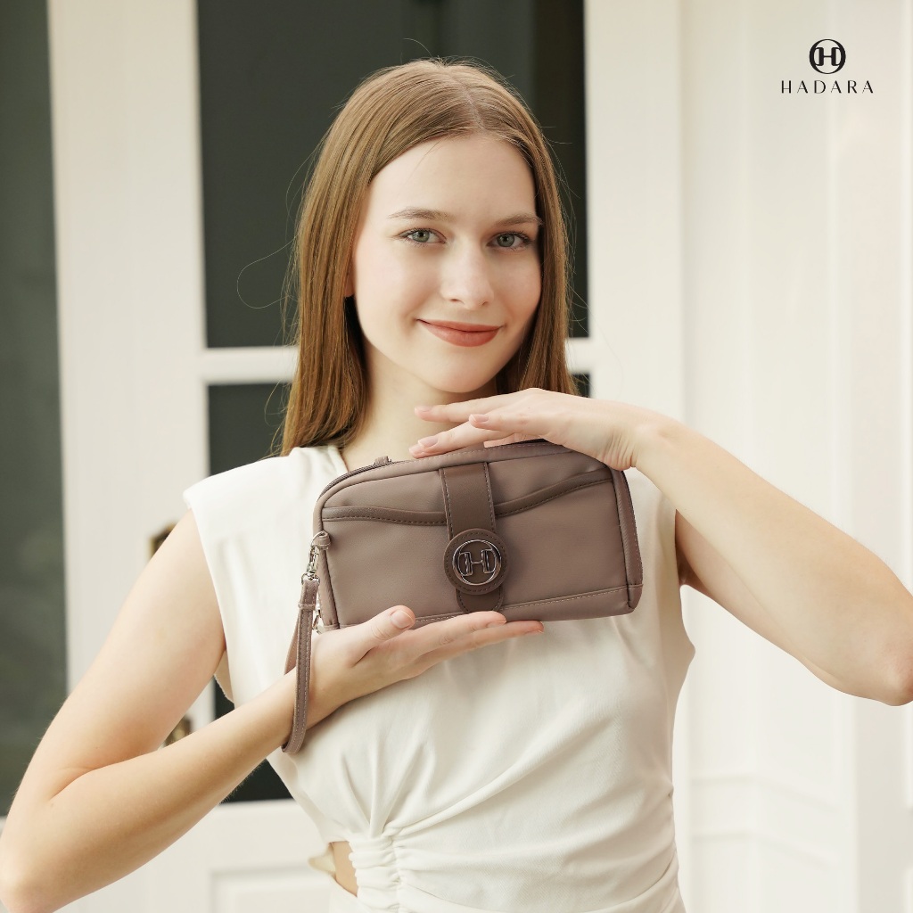 [ลดสูงสุด 2000 ทักแชทรับโค้ด] Hadara กระเป๋าสตางค์ รุ่น Classic Wallet No.1 เรียบหรู มีสายสะพายให้ ช