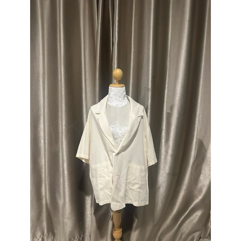 เสื้อเชิ้ต Urthe สีครีม มือสอง สภาพดี