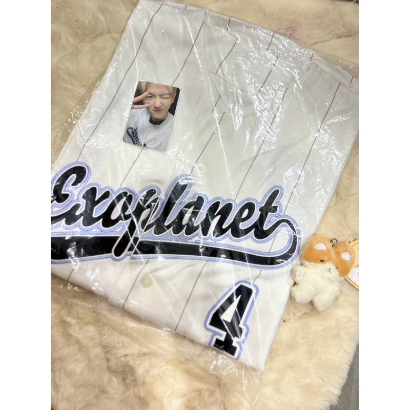 มือ1 เสื้อเบสบอลbaekhyunพร้อมการ์ด