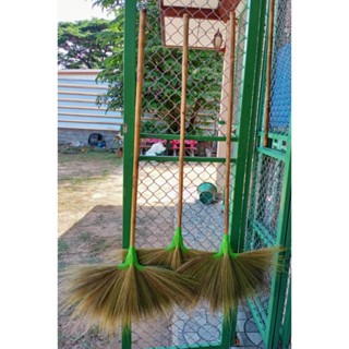 ไม้กวาดดอกหญ้าด้ามยาว (แพ็คคู่ 2 ด้าม )มีขอเกี่ยว  แข็งแรง แ…