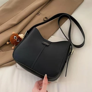 【รุ่นใหม่】กระเป๋าสะพายข้าง งานดีมาก ใส่ของได้เยอะ มีชิป สไตล์เกาหลี มีตัวห้อย ส่งที่ไทย