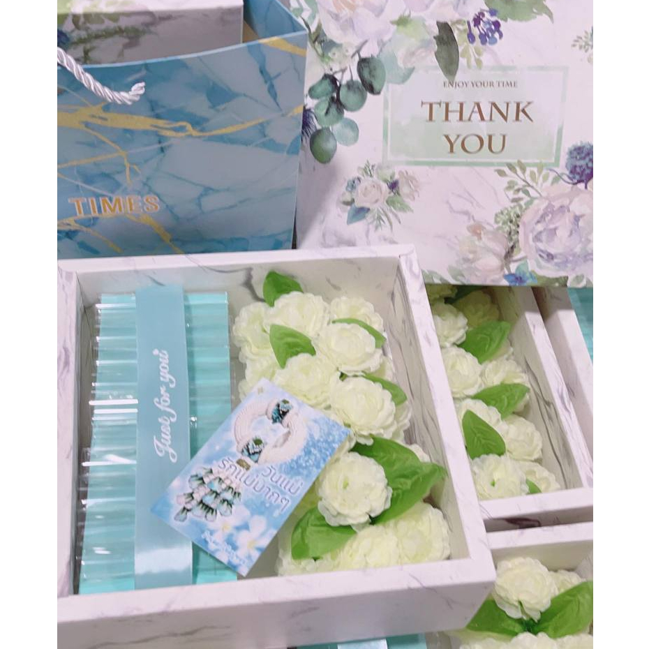 ดอกมะลิพร้อมกล่อง มีช่องม้วน 10ช่องของขวัญวัญวันแม่ ดอกไม้วันแม่