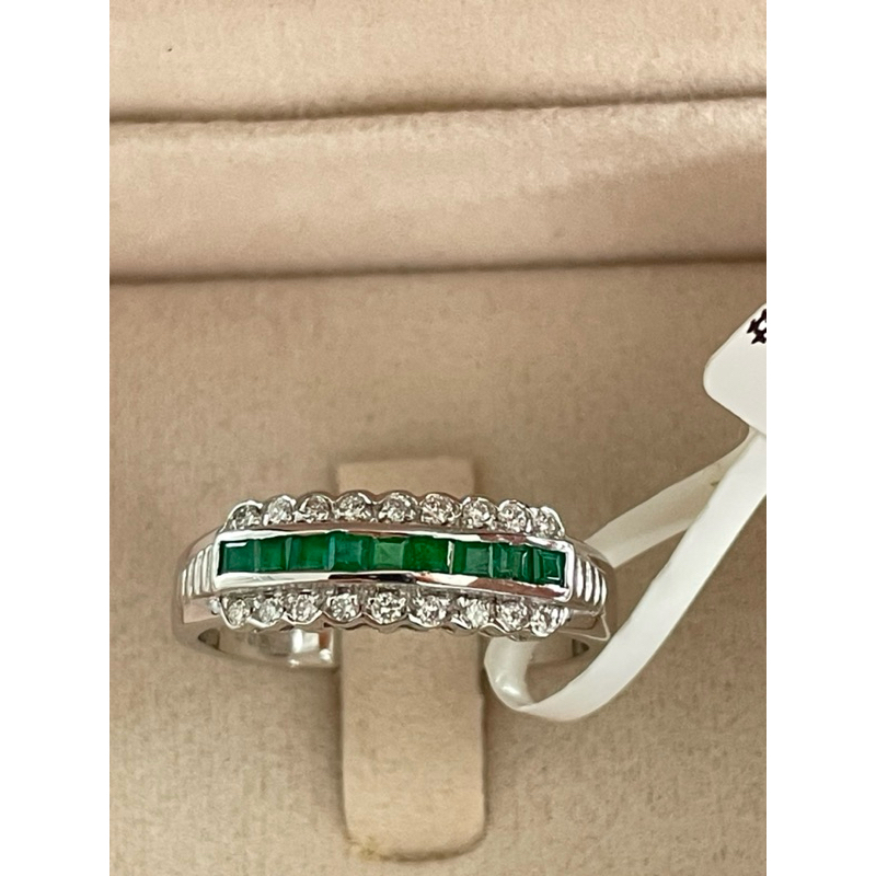 แหวน ทอง 18k(75%) น้ำหนัก 3.34กรัม ประดับเพชรแท้ น้ำ97vvs1/0.20กะรัต สี่เหลี่ยมทับมรกตธรรมธรรมชาติ 0