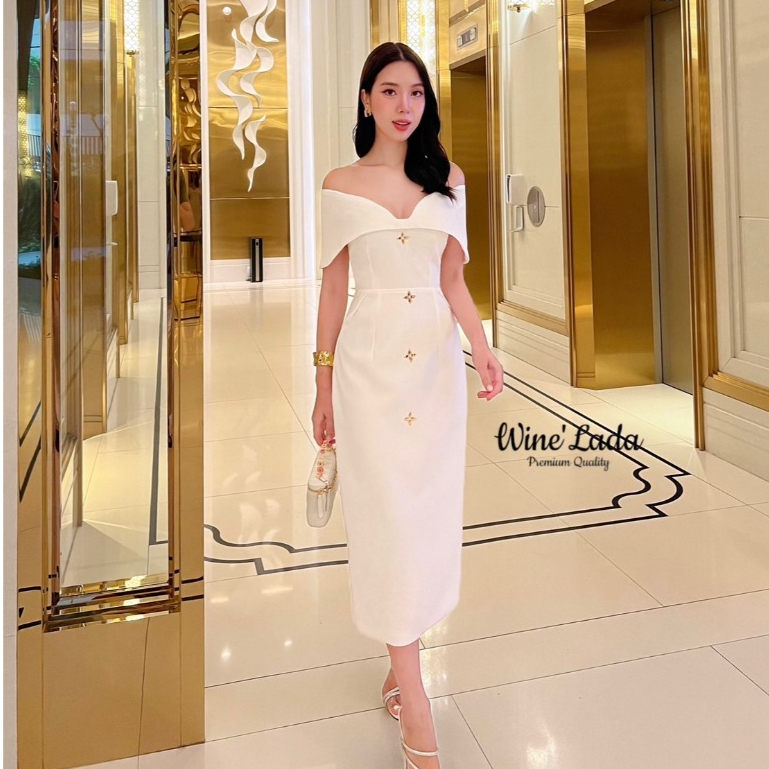 Wine'Lada Dress. เดรสเปิดไหล่**สีขาว แต่งอะไหล่ทองด้านหน้า(*สอบถามสต๊อกก่อนกดสั่งน๊า)