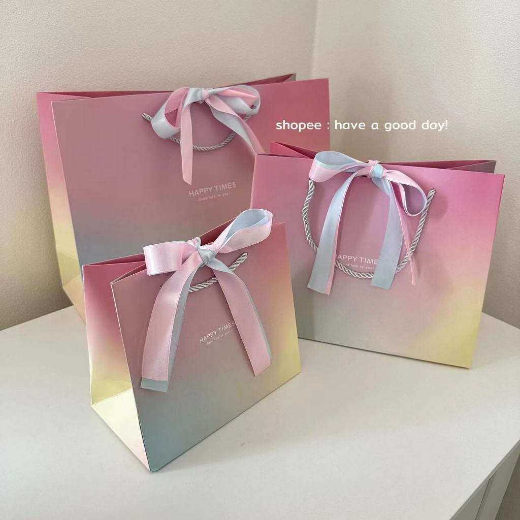 1ใบ > ถุงกระดาษ happy time สีเรนโบว์ พร้อมโบว์ผูก2เส้น ถุงของขวัญ รับไหว้