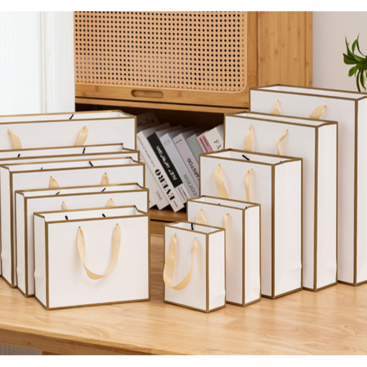BOX ถุงใส่ของ ถุงกระดาษ สีขาวขอบทอง หูริบบิ้น ใส่ของกิ็ฟช้อป ใส่เสื้อผ้า ของใช้ทั่วไป พร้อมส่ง