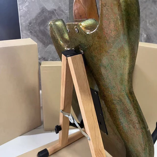 ขาตั้งกีตาร์ไม้เนื้อแข็งWood guitar standผลิตจาไม้เนื้อแข็งเคลือบเงาอย่างแข็งแรงทนทานใช้ได้ทั้งกีตาร์โปร่งและกีตาร์ไฟฟ้า