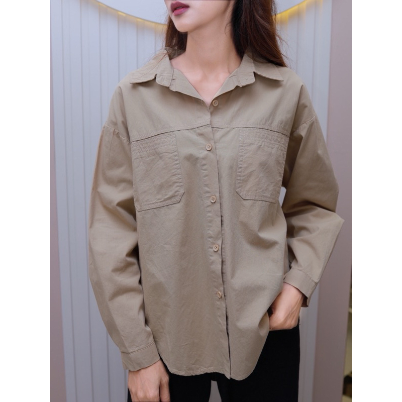 F01 เสื้อเชิ้ตแขนยาวแต่งเป๋าหน้าคู่สีน้ำตาล