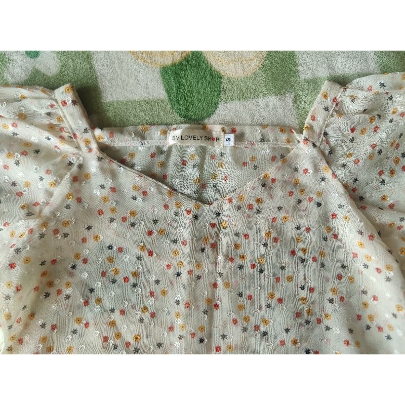 เสื้อสวยจากร้าน SV Lovey Shop ไซส์ s หน้าผ้า 34" ดอกเหลืองเล็ก