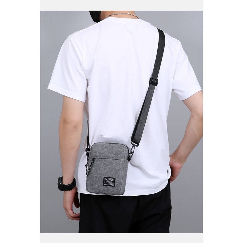 กระเป๋าสะพายข้างสำหรับผู้ชายมีหลายช่องใส่ของได้ ใส่ของได้เยอะ D002