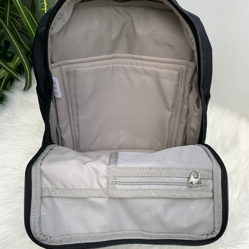 Qminica ของแท้100% Laptop backpack (Water Repellent ผ้าไล่น้ำ) กระเป๋าเป้สะพายหลัง