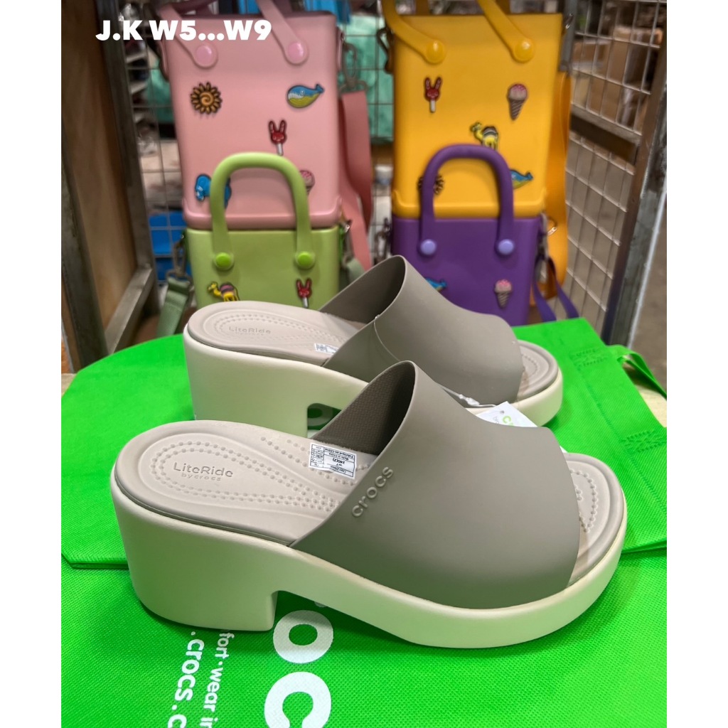 Crocs Brooklyn High Weidge Sandal รองเท้าแตะผู้หญิ่ง น้ำหนักเบาพื้นนี่มใส่สบายทันสมัยใส่สวย ส้นสูง 3"=6.1cm พร้มส่งในไทย