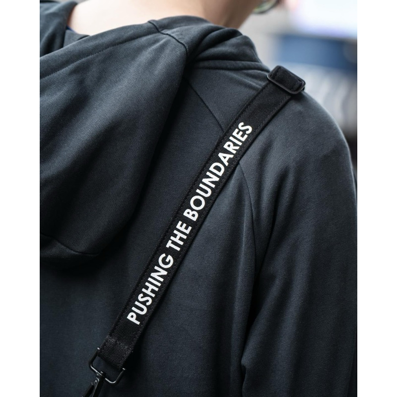กระเป๋าสะพายไหล่ อาริ สีดำ ARI SHOULDER BAG - BLACK ของแท้