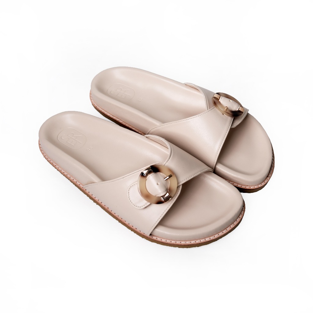 Seira - Ora Sandals รองเท้าแตะ พื้นยาง สายคาด อะไหล่หัวเข็มขัดกลม สีน้ำตาลลายกระ