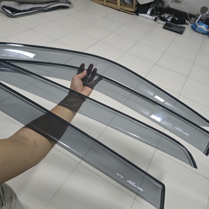 คิ้วรถยนต์ กันสาด ISUZU MU-X สีดำใส ใส่ปี 2021 - 2027
